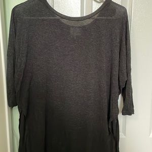 Preowned no flaws deletta long gray top size Xs